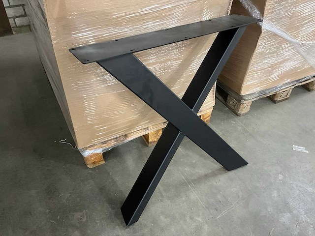 X eetkamertafel (12x) - afbeelding 1 van  6