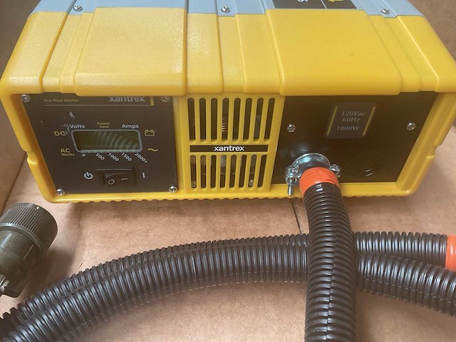 Xantrex 1800 sin wave inverter - afbeelding 3 van  6