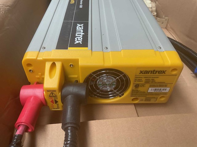 Xantrex 1800 sin wave inverter - afbeelding 4 van  6