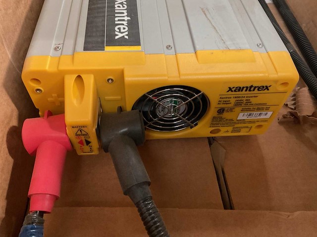 Xantrex 1800 sin wave inverter - afbeelding 4 van  6