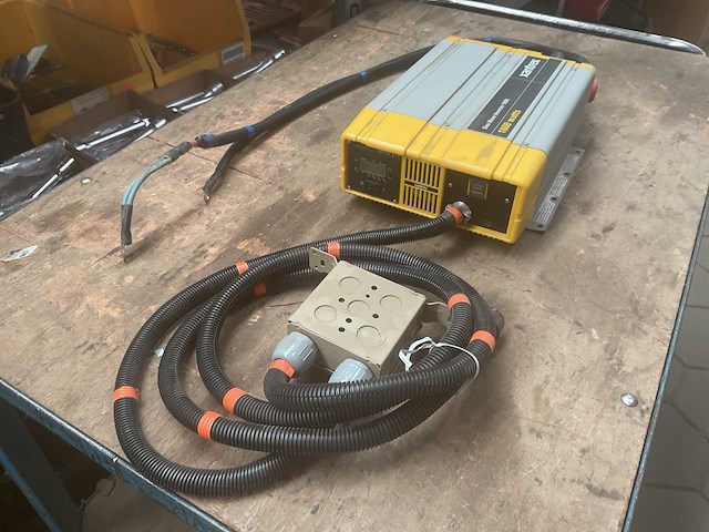 Xantrex 1800 sin wave inverter - afbeelding 1 van  5