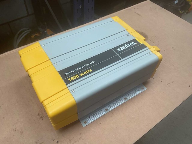 Xantrex sine wave inverter 1800 inverter - afbeelding 1 van  3
