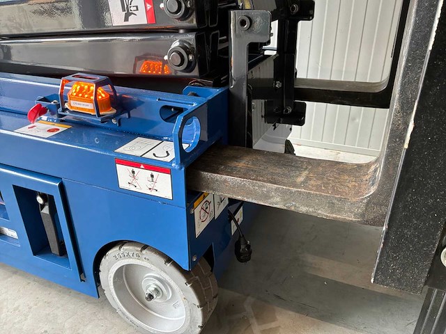 Xe59mini schaar hoogwerker - afbeelding 6 van  14