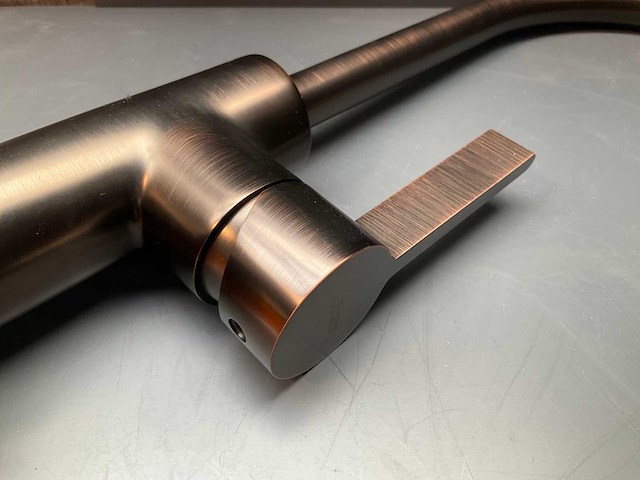 Xeno keukenmengkraan dark brushed bronze - afbeelding 3 van  4