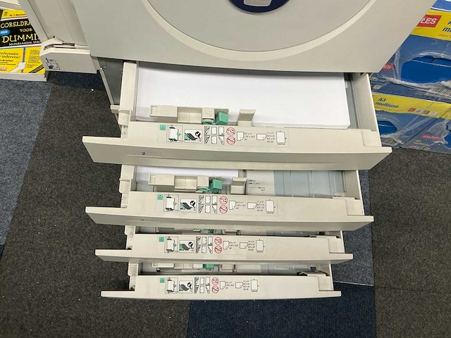 Xerox printer met diverse papier - afbeelding 2 van  15