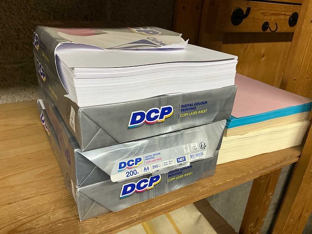 Xerox printer met diverse papier - afbeelding 14 van  15