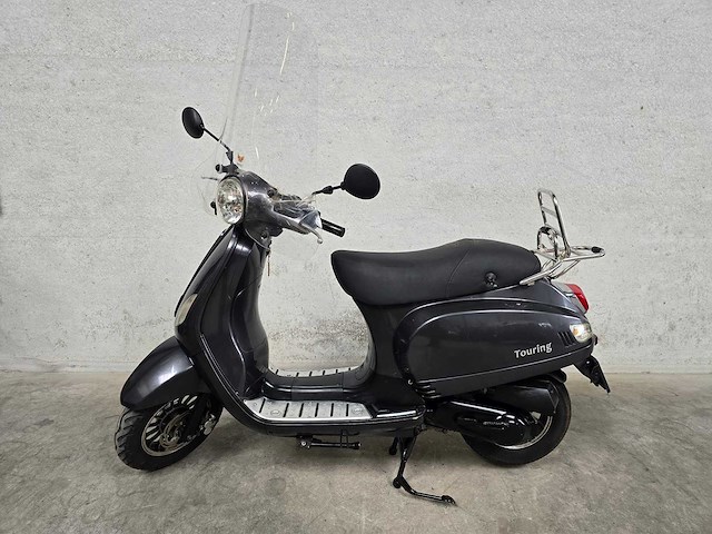Xinix - snorscooter - touring - 4t 25km uitvoering f031rb - afbeelding 1 van  7