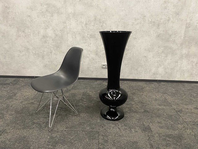 Xl zwart glazen vaas h100 - afbeelding 2 van  9