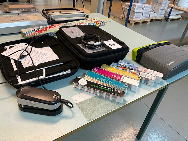 Xrite i1 pantone spectrophotometer en scanner - afbeelding 2 van  9