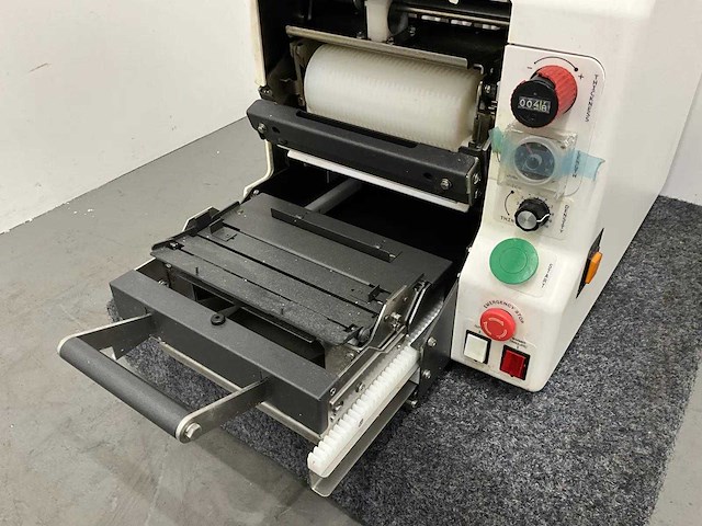 Xtop - tsm-900rsrb - automatische sushirolrobot - afbeelding 7 van  7