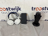 Xtorm fuel series 5 powerbank - met usb-c kabel - snellader - usb-c & usb-a - 67w - 45000mah - zwart | blue microphones yeti - microfoon - usb - studiokwaliteit streaming en recording - blackout - afbeelding 1 van  1