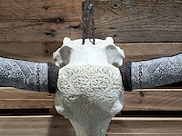 Xxl hand gegraveerde buffalo schedel, 2024 - afbeelding 4 van  12