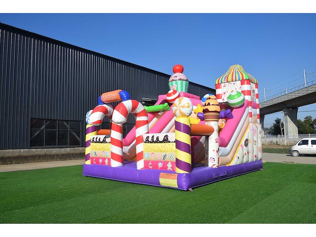 Xxl springkussen met glijbaan (snoep thema) - afbeelding 3 van  8