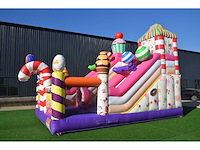 Xxl springkussen met glijbaan (snoep thema) - afbeelding 7 van  8