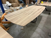 Xxl tafel deens ovaal 300x120x3 massief eiken stalen poten - afbeelding 3 van  4