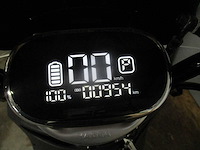 Yadea - bromscooter - m6l - e-scooter - afbeelding 5 van  12