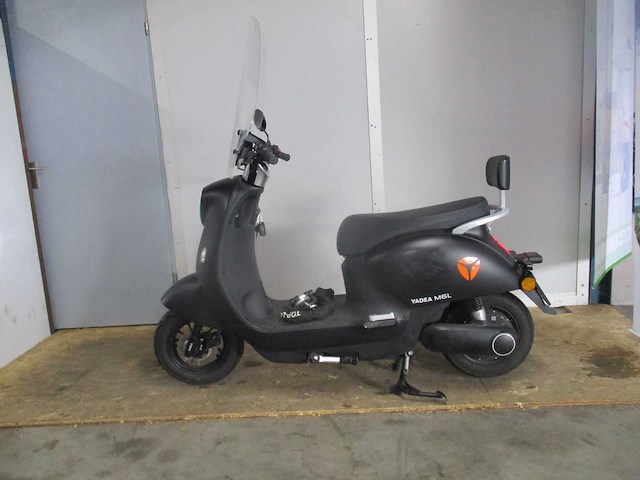 Yadea - bromscooter - m6l - e-scooter - afbeelding 1 van  12