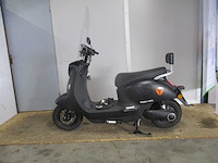Yadea - bromscooter - m6l - e-scooter - afbeelding 1 van  12