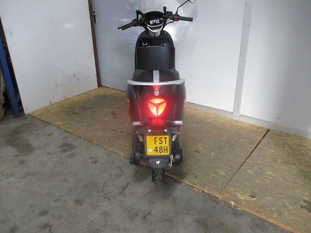 Yadea - bromscooter - m6l - e-scooter - afbeelding 11 van  12