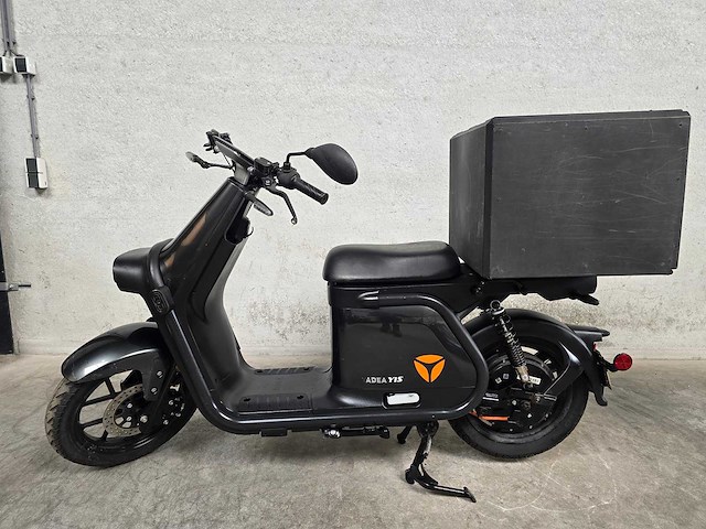 Yadea - bromscooter - y1s - brommer - afbeelding 1 van  8