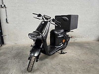 Yadea - bromscooter - y1s - brommer - afbeelding 5 van  8
