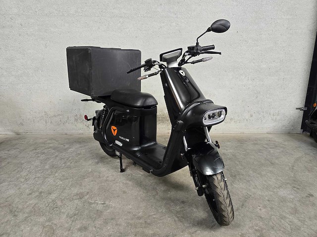 Yadea - bromscooter - y1s - brommer - afbeelding 2 van  5
