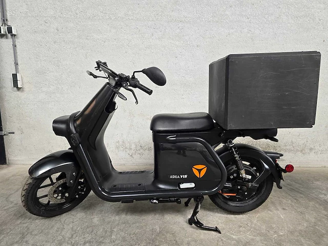 Yadea - bromscooter - y1s - brommer - afbeelding 1 van  8