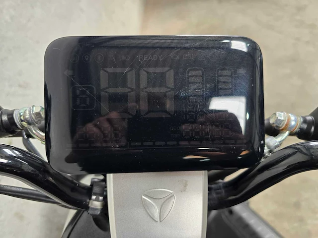 Yadea - bromscooter - y1s - brommer - afbeelding 7 van  8