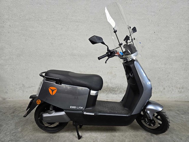 Yadea - snorscooter - e8s lite - elektrische 25km uitvoering frg56z - afbeelding 1 van  7