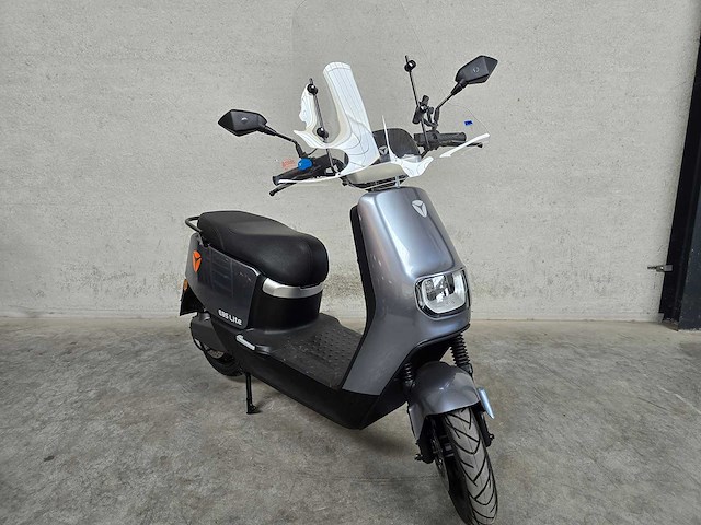 Yadea - snorscooter - e8s lite - elektrische 25km uitvoering frg56z - afbeelding 3 van  7