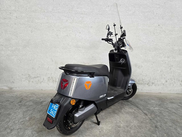 Yadea - snorscooter - e8s lite - elektrische 25km uitvoering frg56z - afbeelding 4 van  7