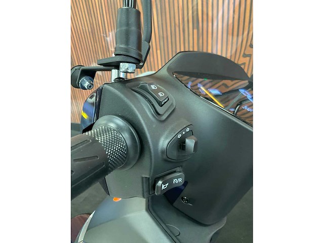 Yadea voltguard e-scooter fvg-43-j - afbeelding 8 van  31