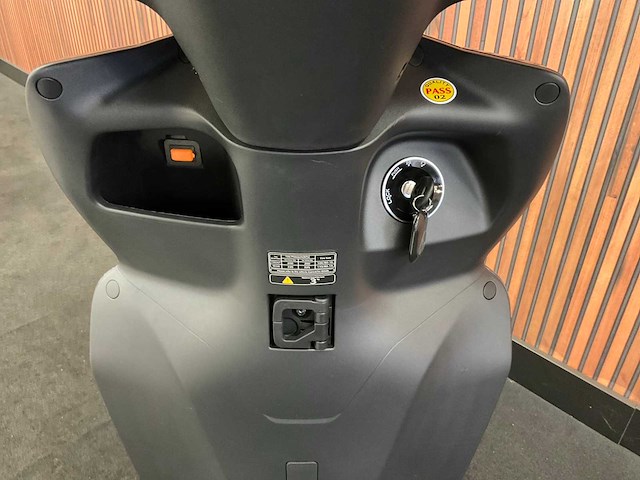 Yadea voltguard e-scooter fvg-43-j - afbeelding 17 van  31