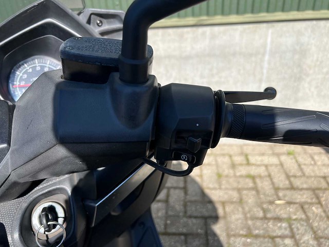 Yamaha - 2016 - x-max - personenauto - afbeelding 8 van  17