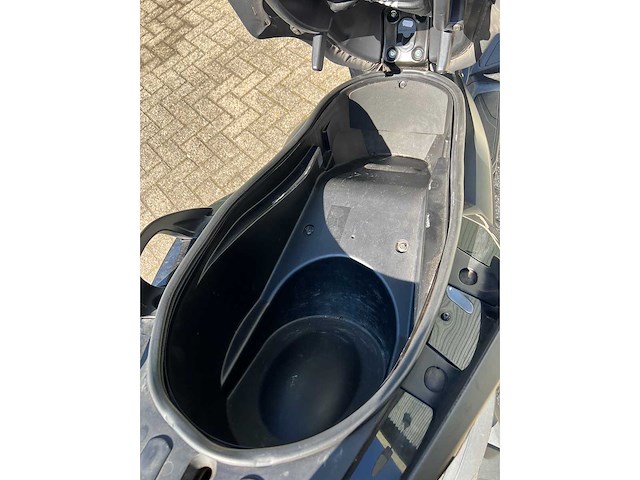 Yamaha - 2016 - x-max - personenauto - afbeelding 11 van  21