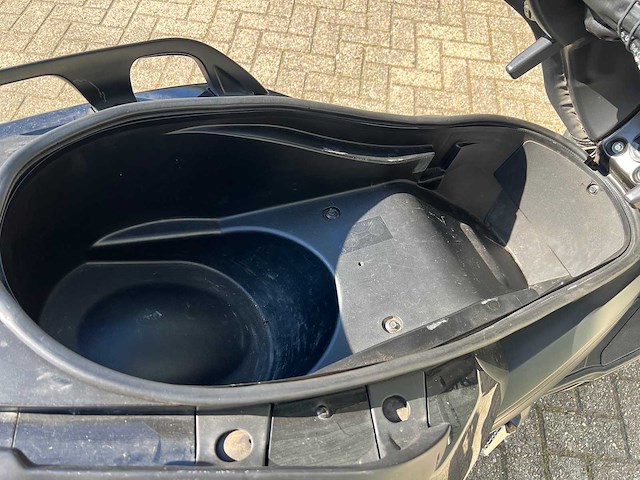 Yamaha - 2016 - x-max - personenauto - afbeelding 13 van  21
