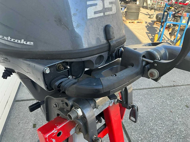 Yamaha - 25 pk 4 takt - buitenboordmotor - afbeelding 7 van  9