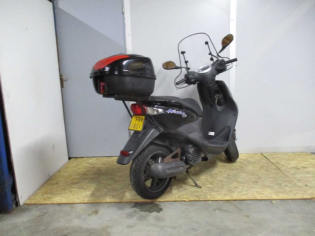 Yamaha - bromscooter - neo's 4 injectie - scooter - afbeelding 9 van  11