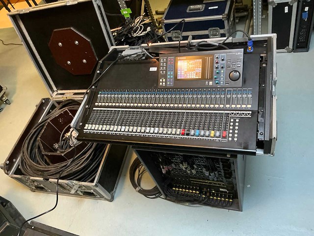 Yamaha - digital mixing console - afbeelding 1 van  8