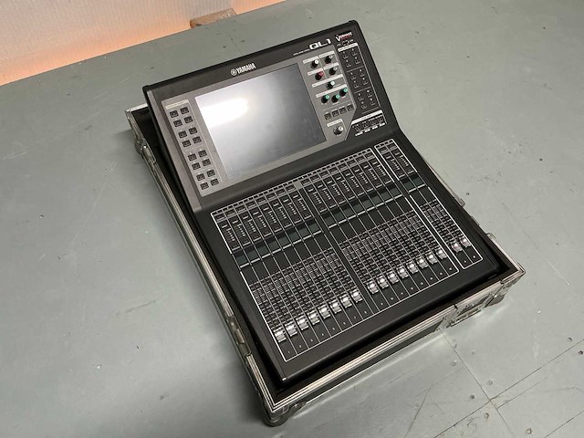 Yamaha - digital mixing console - afbeelding 1 van  10