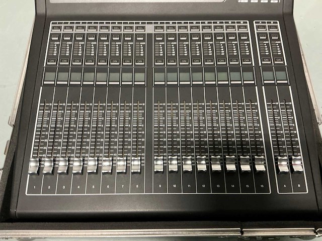 Yamaha - digital mixing console - afbeelding 5 van  10