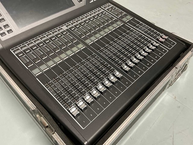 Yamaha - digital mixing console - afbeelding 7 van  10