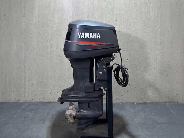 Yamaha - langstaart - 115 pk - 2-takt - buitenboordmotor - afbeelding 1 van  1