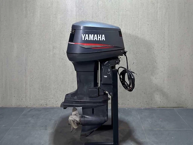 Yamaha - langstaart - 115 pk - 2-takt - buitenboordmotor - afbeelding 1 van  1