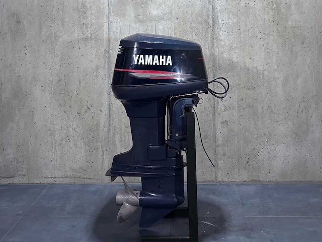 Yamaha - langstaart - 130 pk v4 - 2-takt - buitenboordmotor - afbeelding 1 van  1