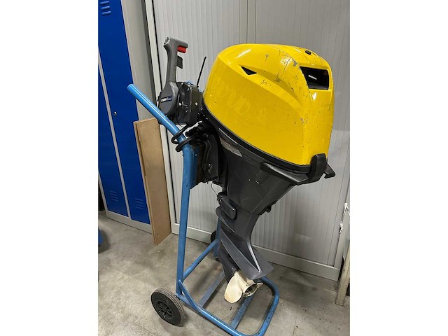 Yamaha - langstaart - 15 pk - buitenboordmotor - afbeelding 1 van  5