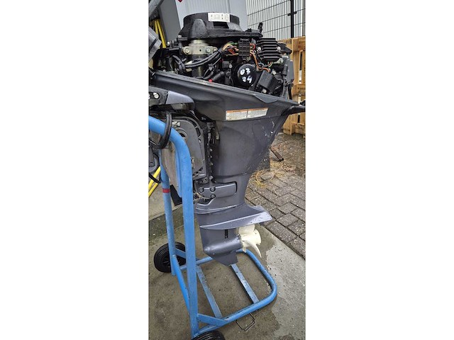 Yamaha - langstaart - 15 pk - buitenboordmotor - afbeelding 2 van  5