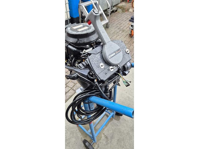 Yamaha - langstaart - 15 pk - buitenboordmotor - afbeelding 4 van  5
