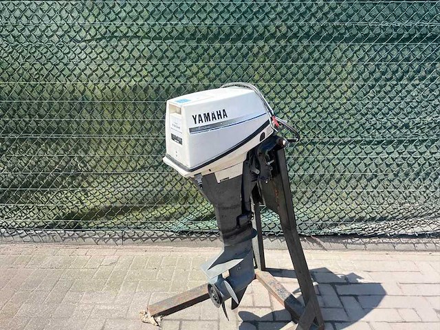 Yamaha - langstaart - 9,9 pk - 4-takt - buitenboordmotor - afbeelding 1 van  2