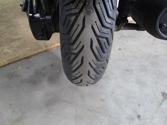 Yamaha - motor scooter - yp 250r ra abs x max - motorfiets - afbeelding 11 van  11